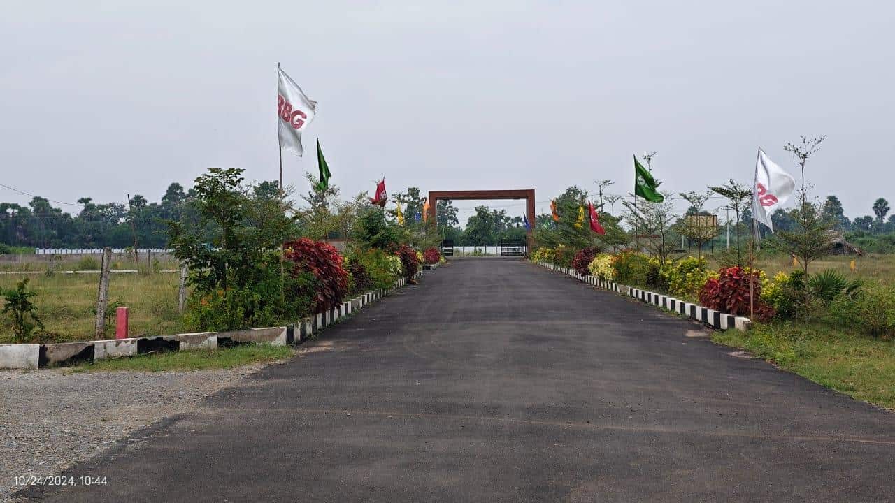 Well-maintained internal roads at BBG True Empire, ideal for luxurious villa plots for sale in Vizianagaram